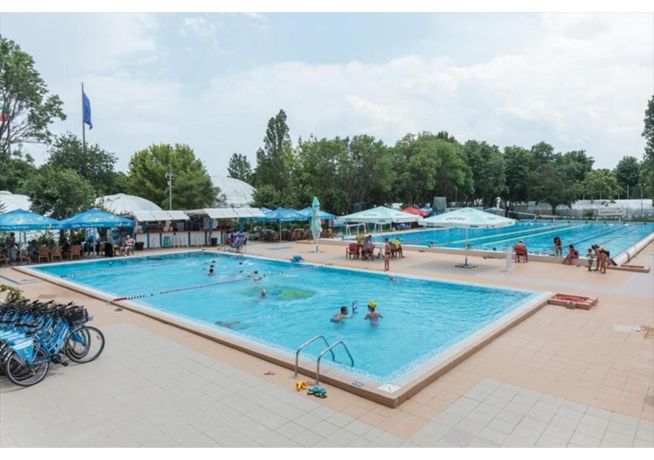 Luxury Apartment On The First Line To The Sea Burgas Esterno foto