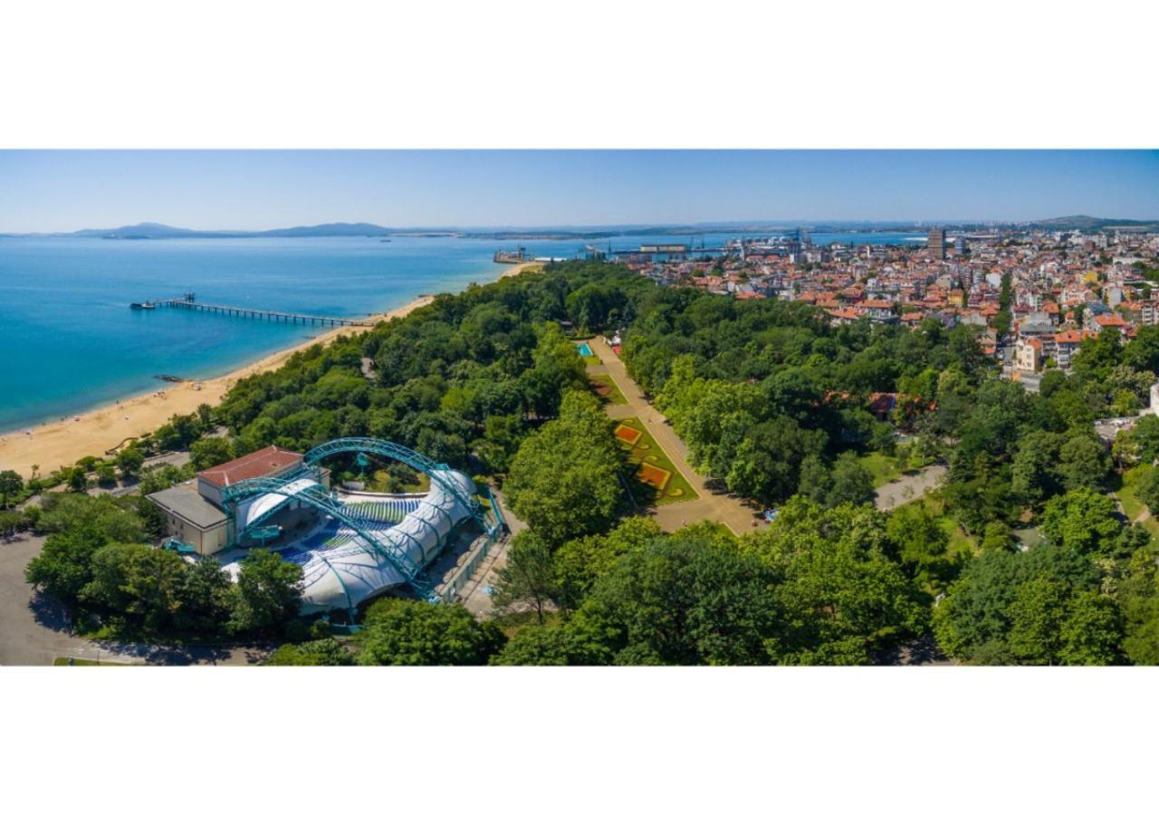 Luxury Apartment On The First Line To The Sea Burgas Esterno foto